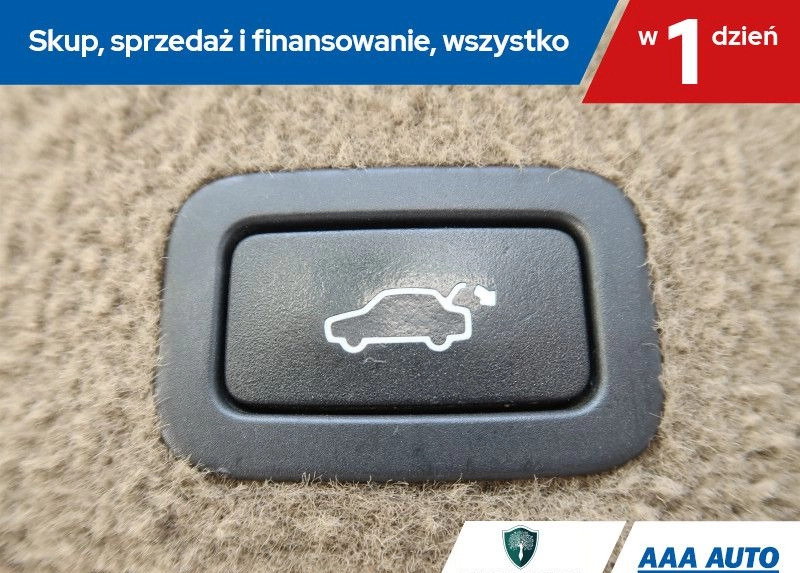 Volvo XC 60 cena 49000 przebieg: 207894, rok produkcji 2012 z Parczew małe 352